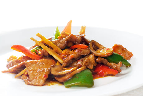 Rindfleisch aus dem Wok mit Austernsauce und grünem Pfeffer